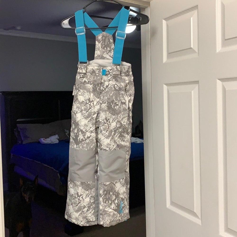 Child’s snow pants